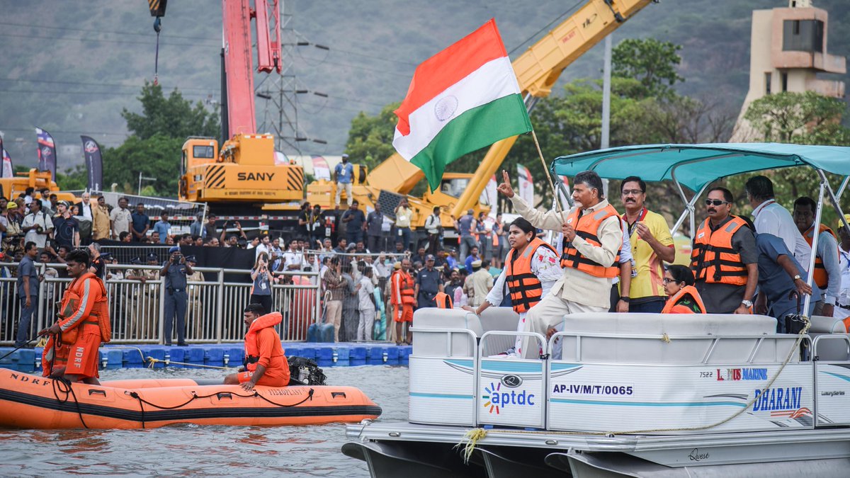 PFLNews1's tweet photo. Thrilled to be at the opening ceremony of Amaravati F1H20 Grand Prix, Berm Park, Vijayawada. The energy of the crowd is electric and we are all set to witness the world’s top teams in action including Portugal, Italy, UAE, France, and Amaravati! #F1H2O_Amaravati #GPofIndia https://t.co/nL4ZJgRnnH
