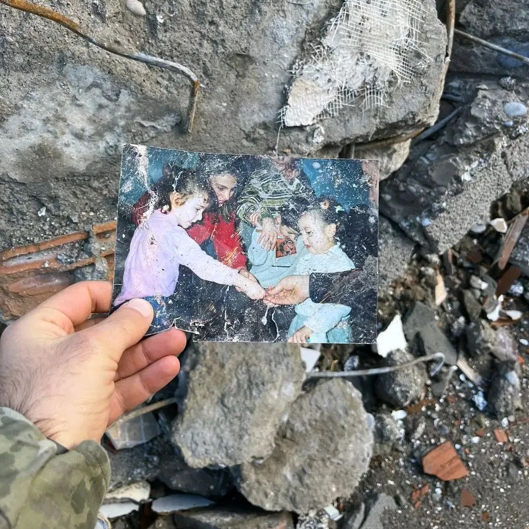otonomempire1's tweet photo. Bir fotoğrafın rüyası saç beyazlatır https://t.co/Pk7EbdU4cW