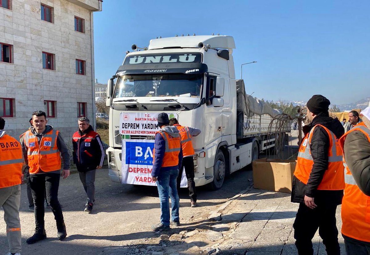 baruedutr's tweet photo. BARÜ’lü dostlarımız sevgi, umut ve inançla yüklediğimiz tırları yardım noktalarına ulaştırıyor. Emeği geçen herkese sonsuz teşekkürler… 

📍Kahramanmaraş 

Birlikte güçlüyüz 🇹🇷 https://t.co/e94M2eif6j