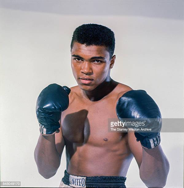 taadelodun's tweet photo. The great Muhammed Ali was asked, "What's the central part of your training, is it running, is it sparring?"
He said,"Do you want to know the truth? Dodging the nightclub and parties.Getting to bed by yourself by 9pm. If you keep it that way you will make it." Stay Disciplined!💪 https://t.co/KeIRSuPSs0