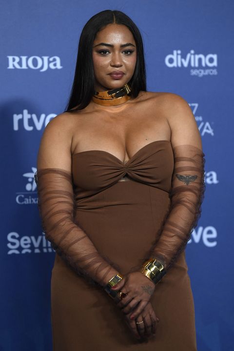 Berta Vázquez ayer en los premios Goya

No es que este estupenda, más bien lo siguiente. Y ni estoy de broma, ni estoy siendo condescendiente. Lo pienso de verdad 

Y a los imbéciles de siempre... que os jodan

#BertaVazquez #PremiosGoya2023 #PremiosGoya