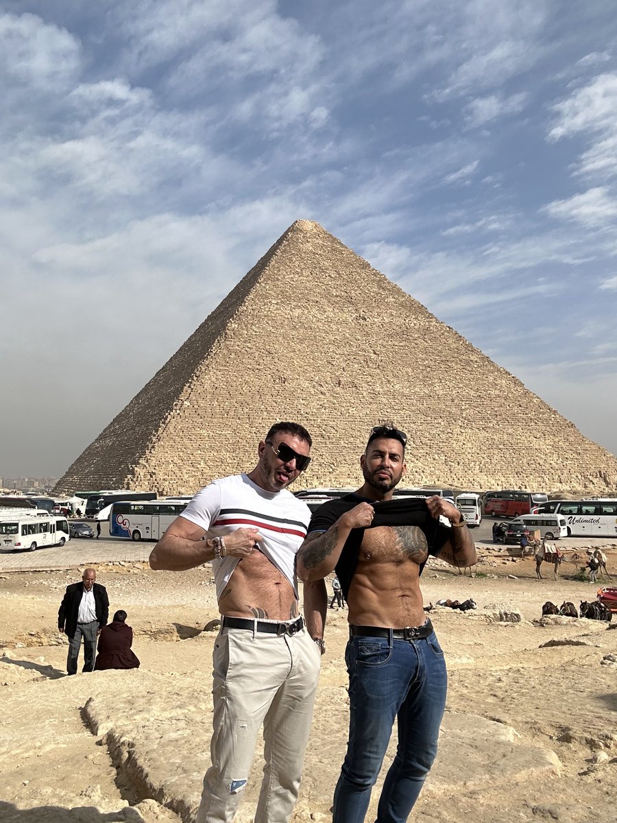 viktorromvenus's tweet photo. En Egipto 🇪🇬 saludos a todos mis seguidores @JensRomVisser los invito a los @GrabbysEurope @formulagay @theQueerPig @QueerMeNow_ @QueerMeNow @jotodepicass @Viktorafrica1 @FranceViktor @ViktorROMexico @VRomfan @GayBcnPorno https://t.co/WpDyDNH9EZ
