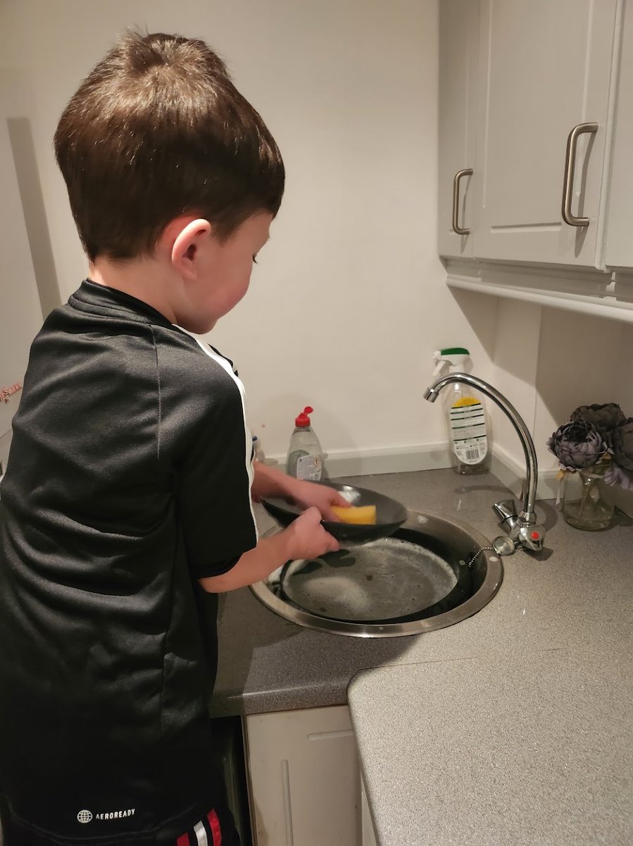 Peterstonps's tweet image. This week Ash class carried out random acts of kindness at home as part of 
@TaskmasterEdu
 bonus task. There were lots of positive comments from parents! #place2be #ChildrensMentalHealthWeek #CMHWTasking