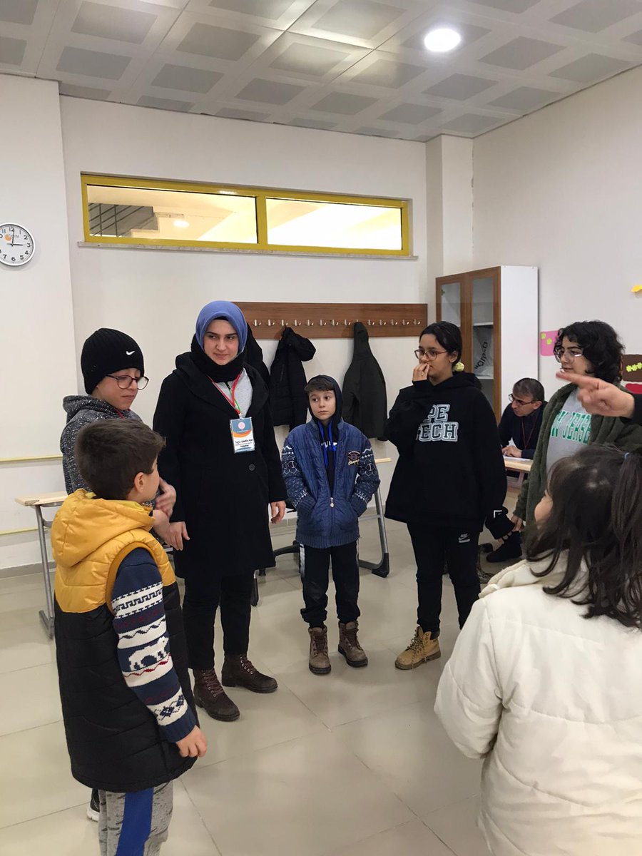 hbfettahoglu's tweet photo. 📌Trabzon
Psikolojik danışmanlardan oluşan gönüllü öğretmenlerimiz, Psikososyal Destek Ekibi olarak çocuklarımızın gülüşlerini, umutlarını onarmak için sahadalar.
📌Her yaraya elimizi süreceğiz. Ülkemizi birlikte iyileştireceğiz.
Teşekkürler öğretmenim!
@tcmeb 
@TrabzonValilik https://t.co/wwGg9o6eSF