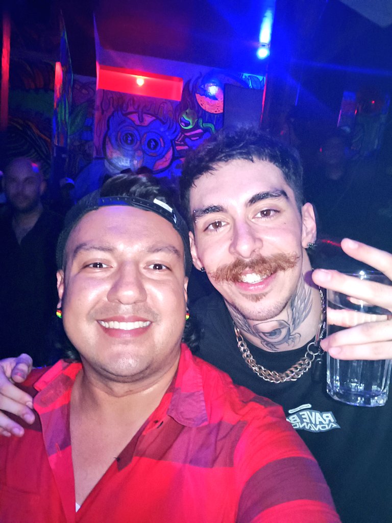 joseandres3_8's tweet photo. Pero cooomo.¿ Fiestota #Mochakk 🕺🏻🎶🎵🎼🎛️🎚️🎹🎷👁️🐐🎉🤪😁😁🔥
#LostBeach 💯 https://t.co/XTiQaQSth4