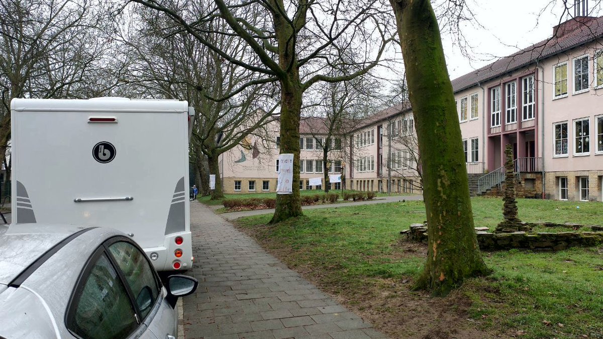 UrbanAchso's tweet photo. @Cycle4ChangeOS @StadtOsnabrueck
Einen "Spuckie" der besonderen Art, hat unser #Cycle4ChangeOS - Scout heute Morgen an der #Rückert Straße, #Osnabrück entdeckt.
Wäre ja schön, wenn d. Besitzer genauso nett reagieren und sich einen neuen Stellplatz suchen...
Ist ja Schulweg dort https://t.co/DRr2sz2unw