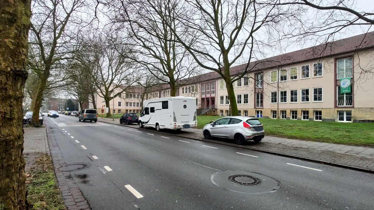 UrbanAchso's tweet photo. @Cycle4ChangeOS @StadtOsnabrueck
Einen "Spuckie" der besonderen Art, hat unser #Cycle4ChangeOS - Scout heute Morgen an der #Rückert Straße, #Osnabrück entdeckt.
Wäre ja schön, wenn d. Besitzer genauso nett reagieren und sich einen neuen Stellplatz suchen...
Ist ja Schulweg dort https://t.co/DRr2sz2unw