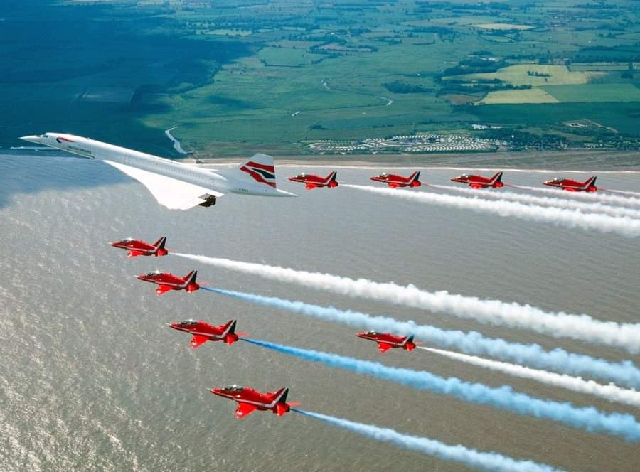 pirates1883's tweet photo. @mmsBA @BristolAero A few photos I have, obviously the 2 where she is flying I didn't take. I remember everyday at 11am Concorde flying over on her way to NY. https://t.co/RdBEWXEqHN
