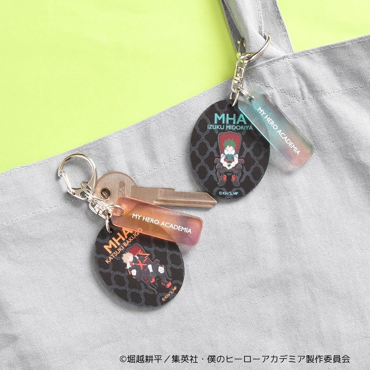 heroaca_plaza's tweet photo. 【京都ロフト会場】2/7-3/3

◇商品紹介◇

○アクリルキーホルダー
〜座れ！イス！アイコンver〜

描き下ろしビジュアルをモチーフとしたイラストを使用した2連のアクリルキーホルダー。

※ご来店時欠品の際はご了承ください

■京都ロフト 4階

#僕のヒーローアカデミア
#ヒロアカ
#heroaca_a https://t.co/avvAfDq4wT