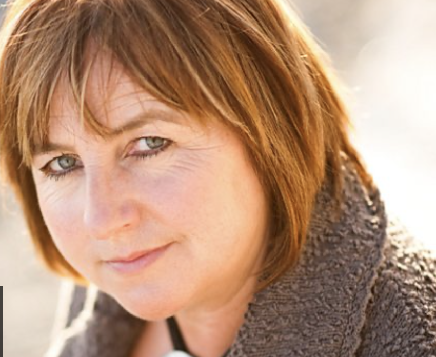 MorrisMeredydd's tweet photo. Diolch o galon i Linda Griffiths ac @astudastud am roi sbin i 'Dal Yr Un' - cân agoriadol yr albwm gynta ar @BBCRadioCymru bore ma. Yn daclus ddigon, dwi newydd sgwennu y gân olaf ar gyfer albwm rh. 4. https://t.co/4NeP1nQlkC