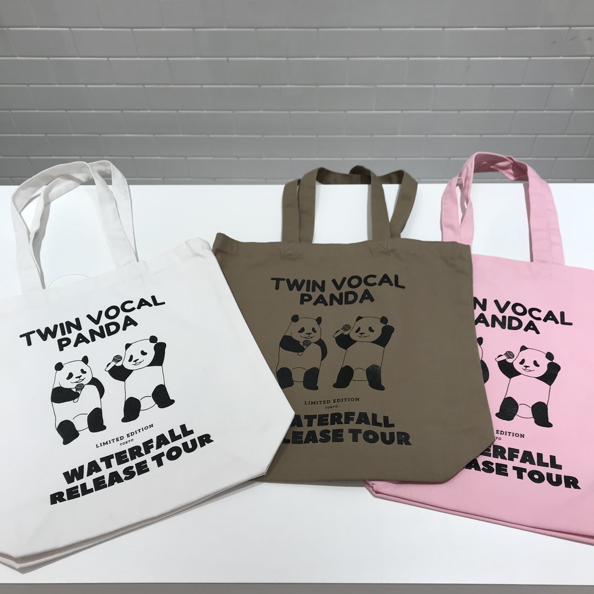 WATERFALL1989's tweet photo. 【「WATERFALL #錦糸町パルコ 3F期間限定店」夜21時まで営業しています】
#上野 #上野動物園 から #錦糸町 までスグ♪
5Fには #タワーレコード錦糸町店
同階には輸入菓子 #PXSTORE☆
#CD も #お菓子 も一杯入る!
「#双子パンダ #ボーカル #トートバッグ」
https://t.co/7be22CtLyN
#住吉 #清澄白河 https://t.co/K0gPp8rx4J