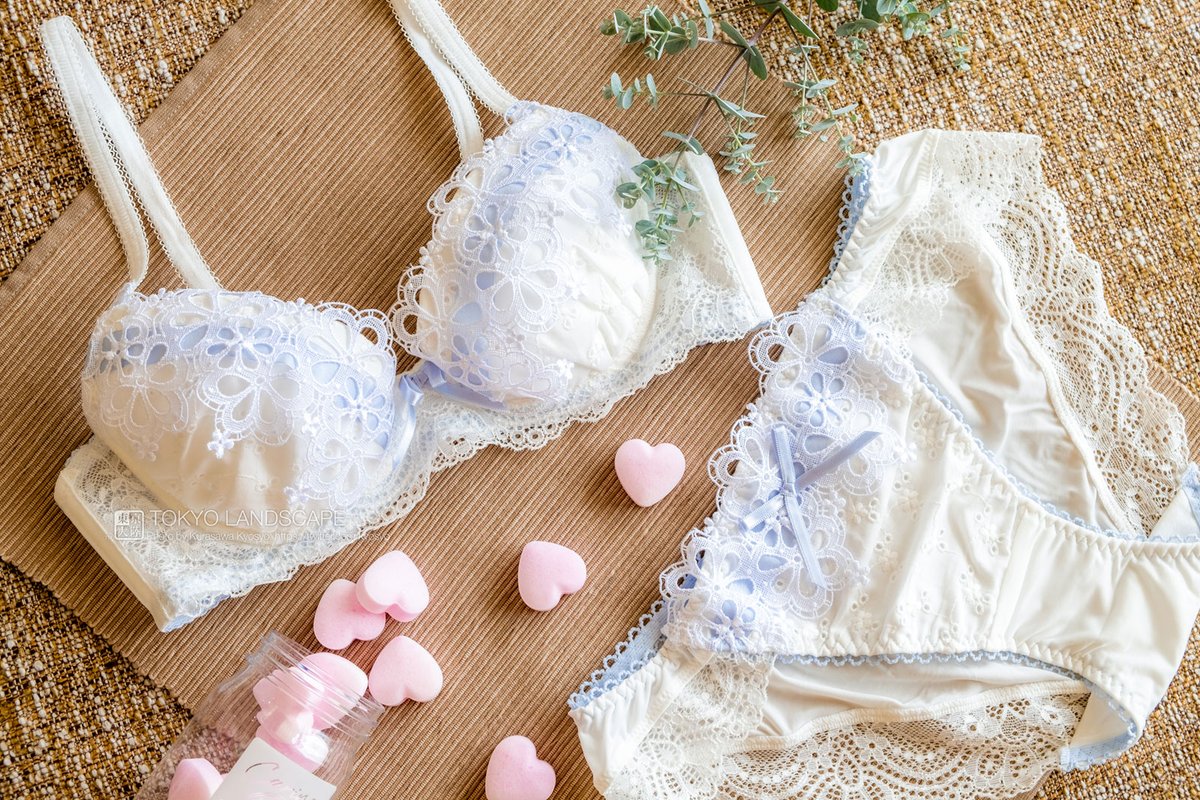 ブラジャーの日ですって! ✨
#ブラジャーの日
#京章_絵 