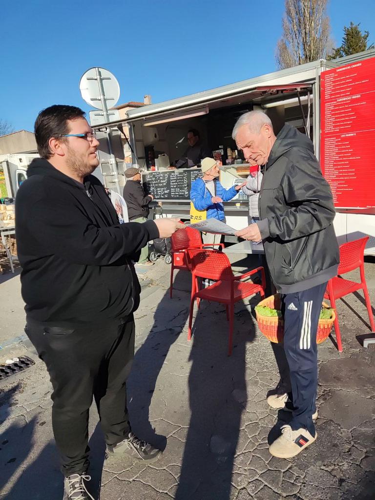 FrankGiletti's tweet photo. Ce week-end à #Cuers, #Brignoles et #StCyrSurMer, nos élus @MurielFIOL et @plchable accompagnés de nos fidèles militants Claudine, Ingrid, Christine, Patrick, Xavier et Fabrice étaient présents sur nos marchés pour dire NON AU SACCAGE SOCIAL de la #Macronie ! #ReformeDesRetraites https://t.co/PZwigjBGn7