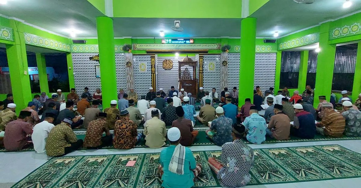 lpsarolanguncom's tweet photo. Halo Sahabat #Lasaro
Lapas Sarolangun membuat inovasi yang disebut Ya Kalam (Yasinan Kamis Malam). Kegiatan ini diikuti oleh Warga Binaan dan tentunya dalam pengawasan Petugas Pemasyarakatan di Masjid At Taubah Lapas Sarolangun.
#LapasSarolangun
#YaKalam https://t.co/ZXo66DwnF2