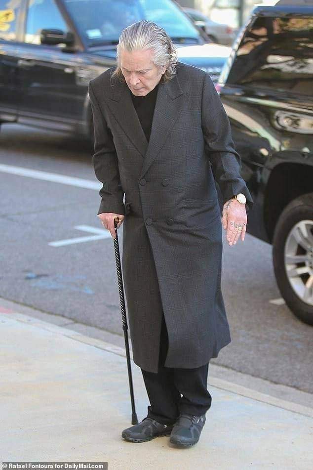 Святой Пигидий on Twitter: "Невзоров уже может ходить самостоятельно ...