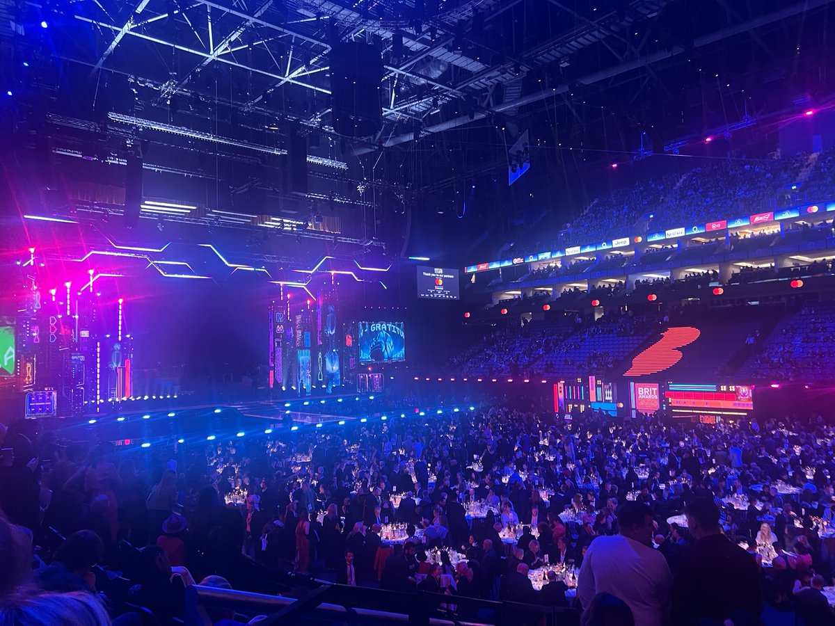 ITHCharlieD's tweet image. Brits ✅ #brits #greatshow