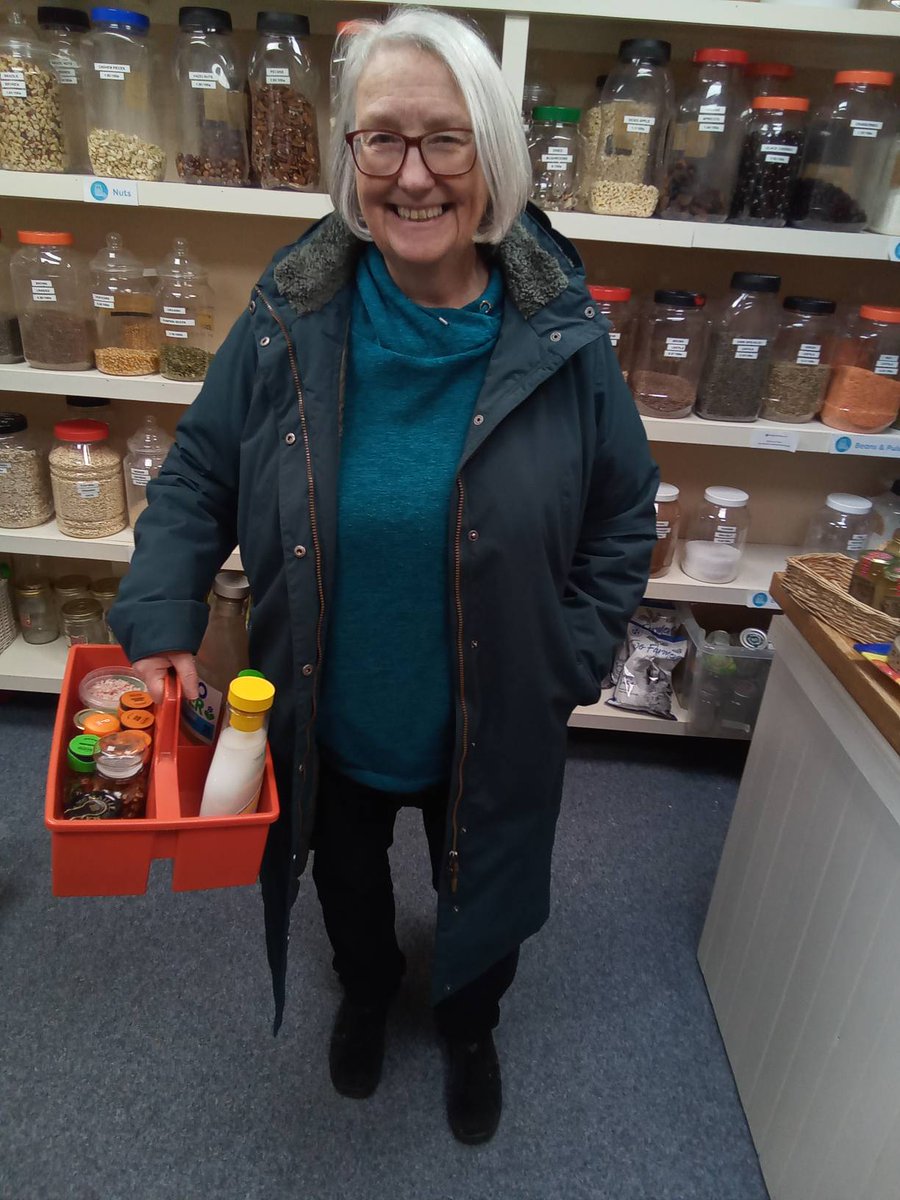 remake_scotland's tweet photo. Refillery customer Elaine impressed us this week with her container shopping idea! Sturdy and easy to carry. So clever #starcustomer #communityled #remakecrieff https://t.co/R3xj7RiwH9