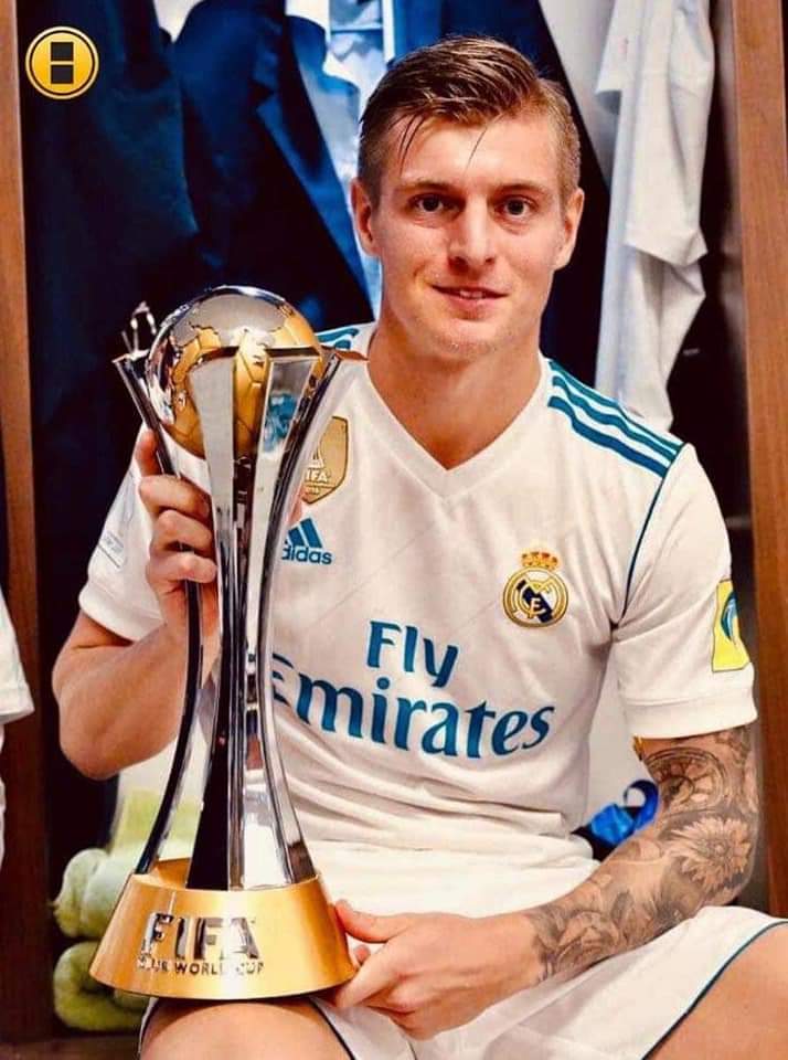 كروس 33 عام = 6 كأس عالم للاندية
ريال مدريد 119 عام = 5 كأس عالم للاندية

فكر كأنك حمدوني 🔥