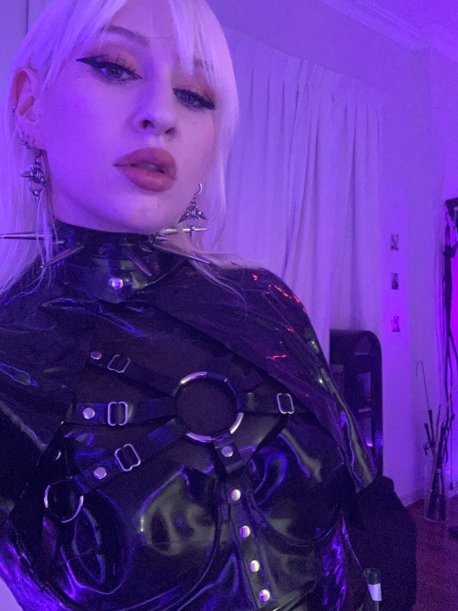 Shiny Girls World🌎 On Twitter The Gorgeous Mistressophelia 🔥