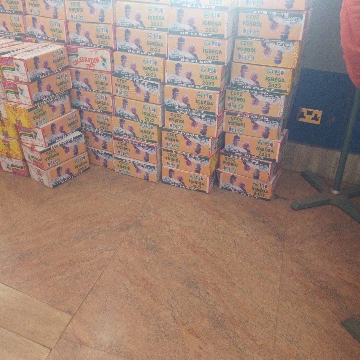 Vote APC and receive a free carton of Indomie.🤡