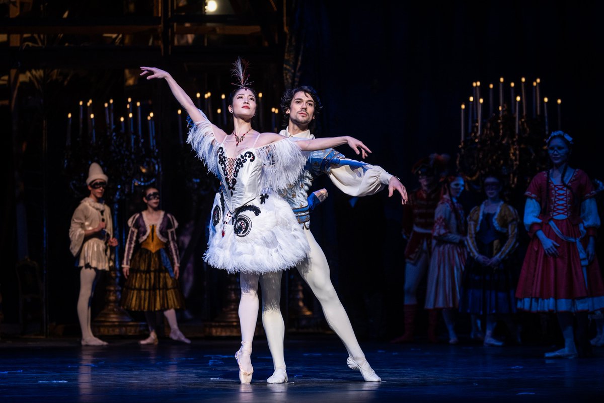 hamburgballett's tweet photo. Last night was magical ✨ We celebrated the revival of "Illusions - like Swan Lake" at the @staatsoperHH. After 5 years, John Neumeier's ballet is back in our repertoire and already this afternoon the swans are dancing on stage again 🦢 Photos @kiranwest https://t.co/R7Qvd3RlF3