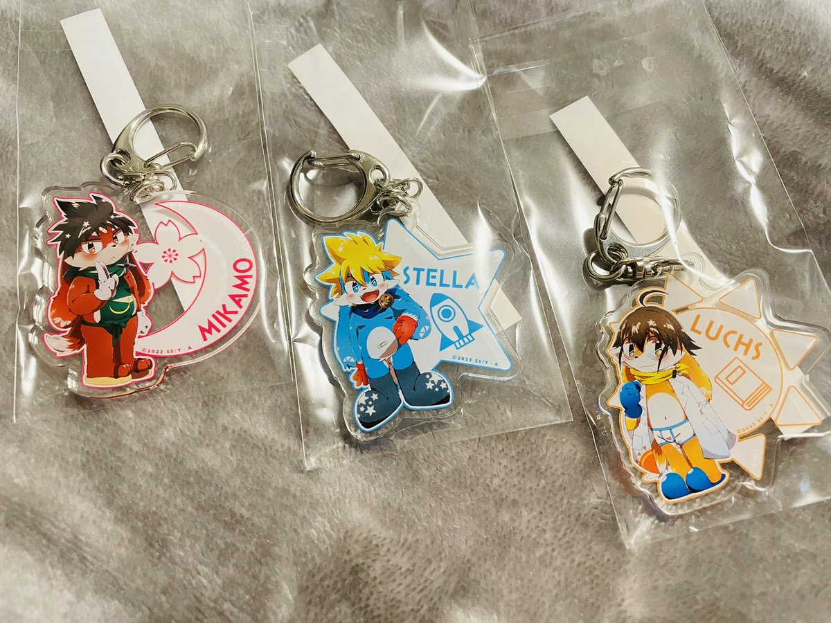 ギリギリ受け取れなかったので本人に見せびらかせませんでした！！！！！

東京で実物見せていただいたんですが、お部屋に飾るには大きいサイズの方がよさそうです

このサイズはカバンにぶら下げるにはちょうどいい感じ😆

#シグナルステラ