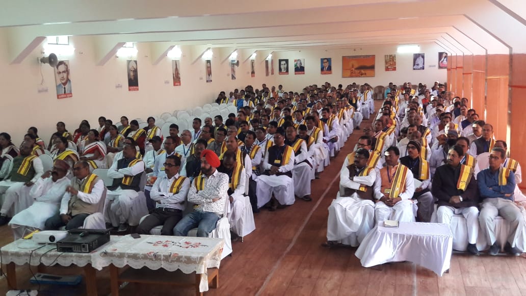 jitendrasvm3c's tweet photo. #vidyabhartijharkhand
प्रांतीय प्रधानाचार्य सम्मेलन 12-15 फरवरी 2023 का उद्घाटन सत्र https://t.co/gGCKs5IdM2
