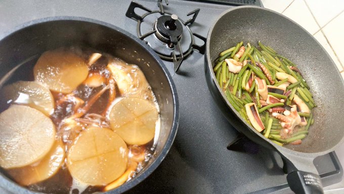 冷凍庫で封印されていたイカを明日の晩ごはん用に料理しておそばを茹でた 