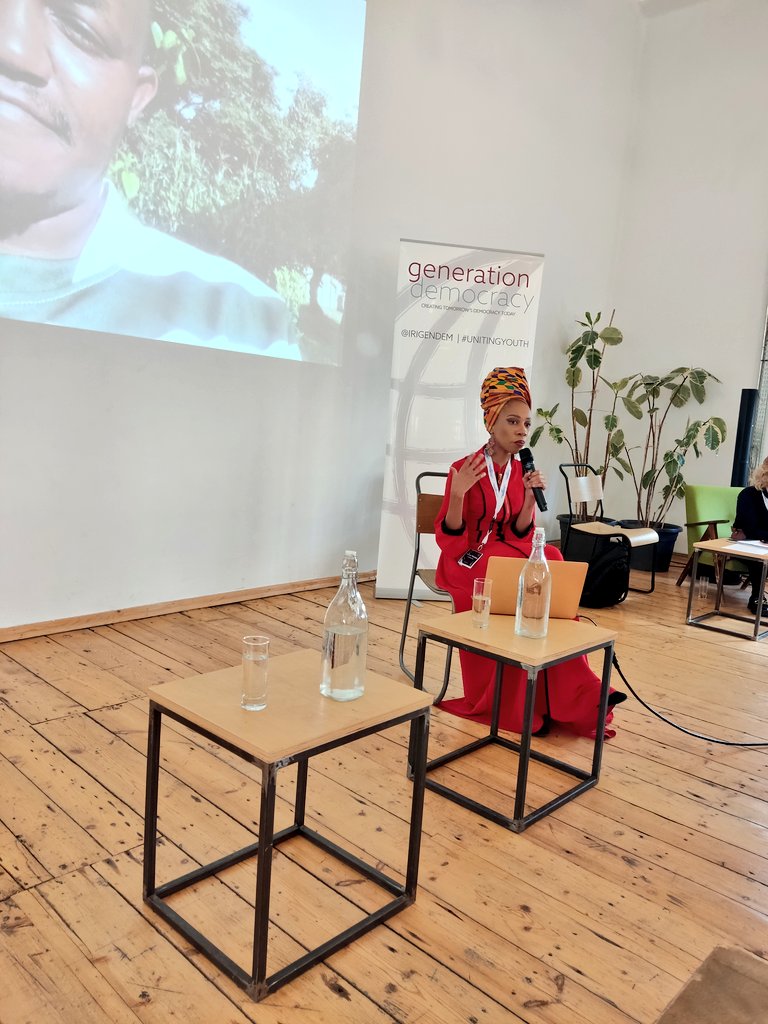 IRIGenDem's tweet photo. @MantateQueeneth is hosting a session: Journalism during wartime ๐บ๐ธ where we're talking about media freedom and its impact on democracy all over the world ๐ #GenDemLeadLab #LeadLab #UnitingYouth https://t.co/gBGrAsV1e1