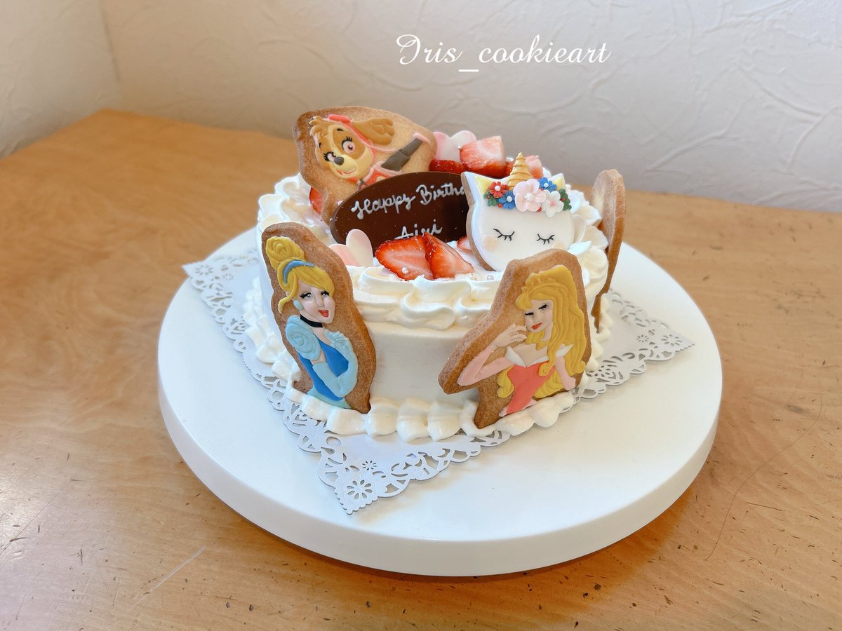 iris_cookieart's tweet photo. プリンセスのケーキ大満足です🙆‍♀️💕

#iriscookieart 
#アイシングクッキー https://t.co/o72HJ6lAxB
