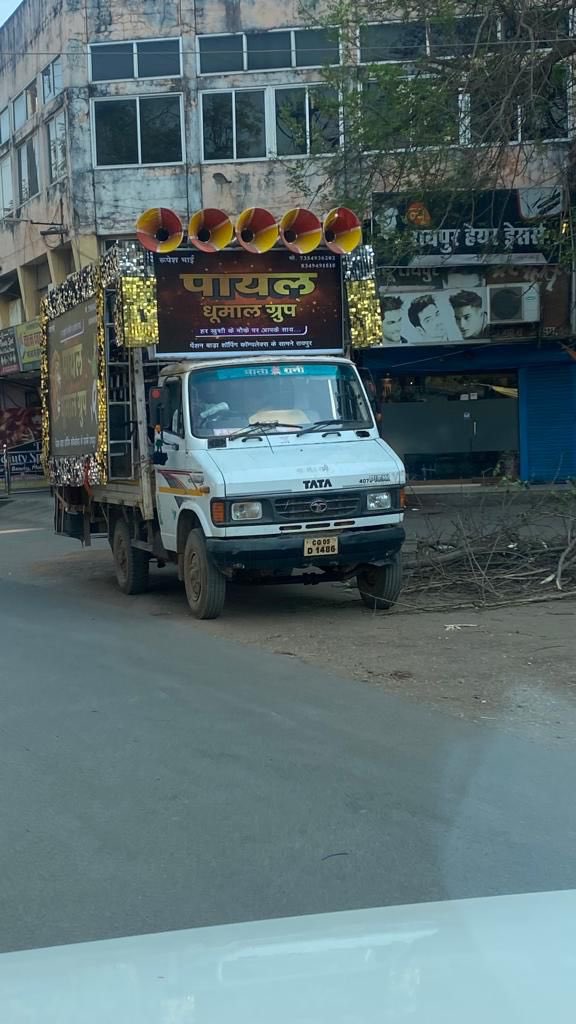 RaipurPoliceCG's tweet image. #ITMS के द्वारा सतत मॉनिटरिंग के माध्यम से
मालवाहक वाहनों में बॉडी के बाहर निकालकर डीजे बॉक्स बांधने वाले 06 डीजे धुमाल संचालकों के विरुद्ध 20,000 रुपए का ई चालान नोटिस भेजा गया।
#Raipur #Police