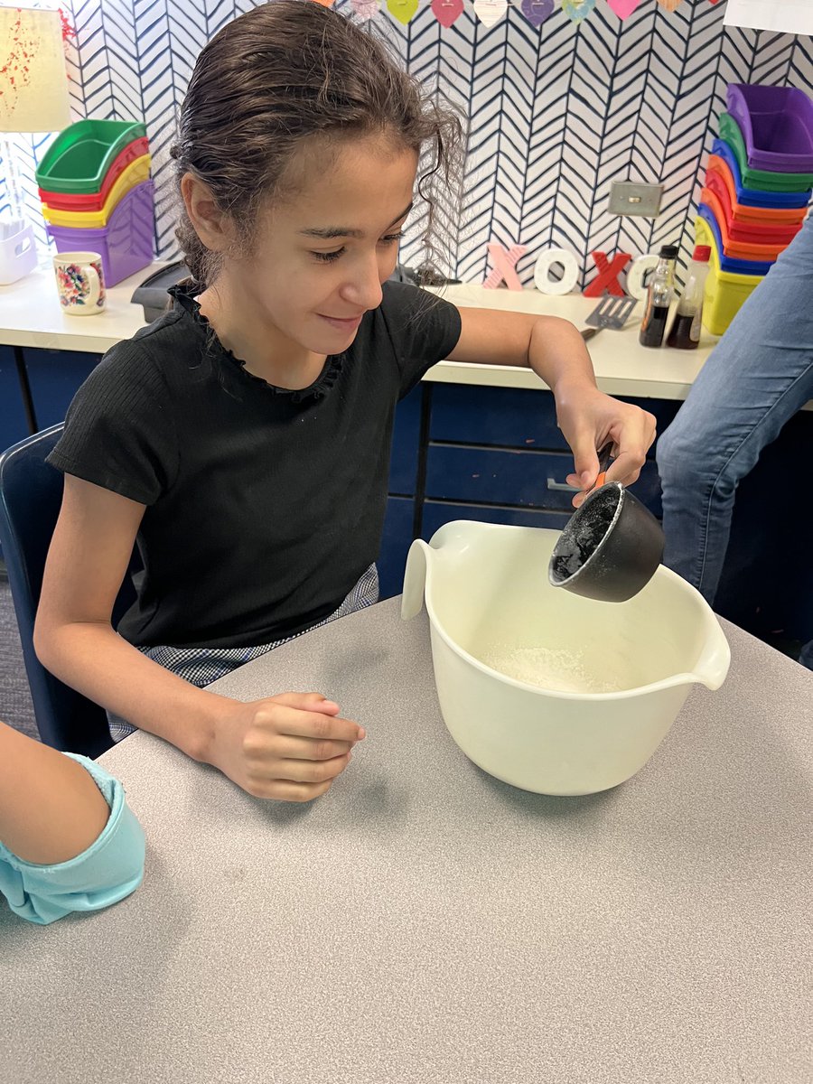 JamiKazdan's tweet photo. Fun Friday was pancake day in room 2! We watched as the pancake mix bubbled and turned into a solid yummy treat 😍 #funfriday https://t.co/Mew7tbGX5C