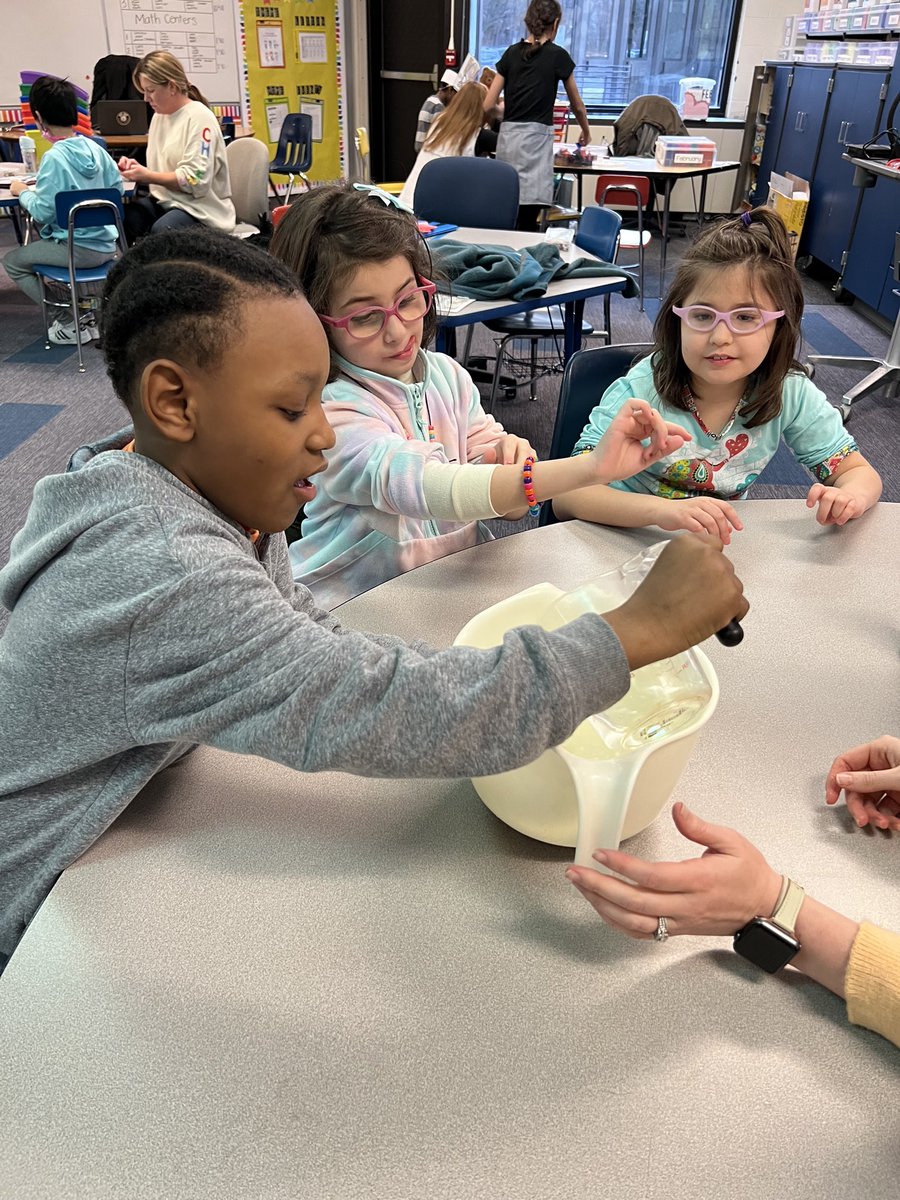 JamiKazdan's tweet photo. Fun Friday was pancake day in room 2! We watched as the pancake mix bubbled and turned into a solid yummy treat 😍 #funfriday https://t.co/Mew7tbGX5C