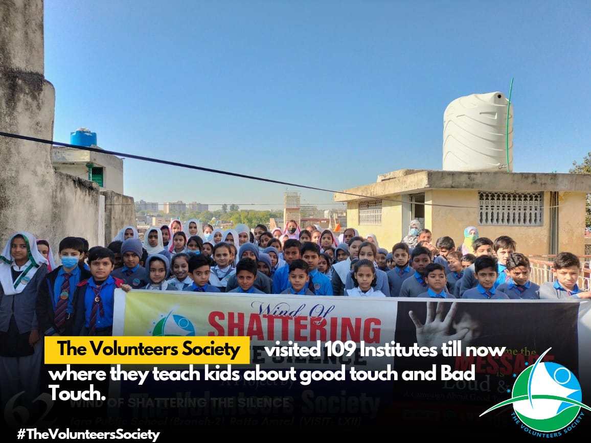 piikaaachuu_'s tweet photo. Targetting 109 schools to aware children about child sexual abuse and the related necessary information, is what The Volunteers Society did in its 2 phases.

#Windofshattering
#TVSForKids
@_mehar_ms https://t.co/T8ED48EyJo