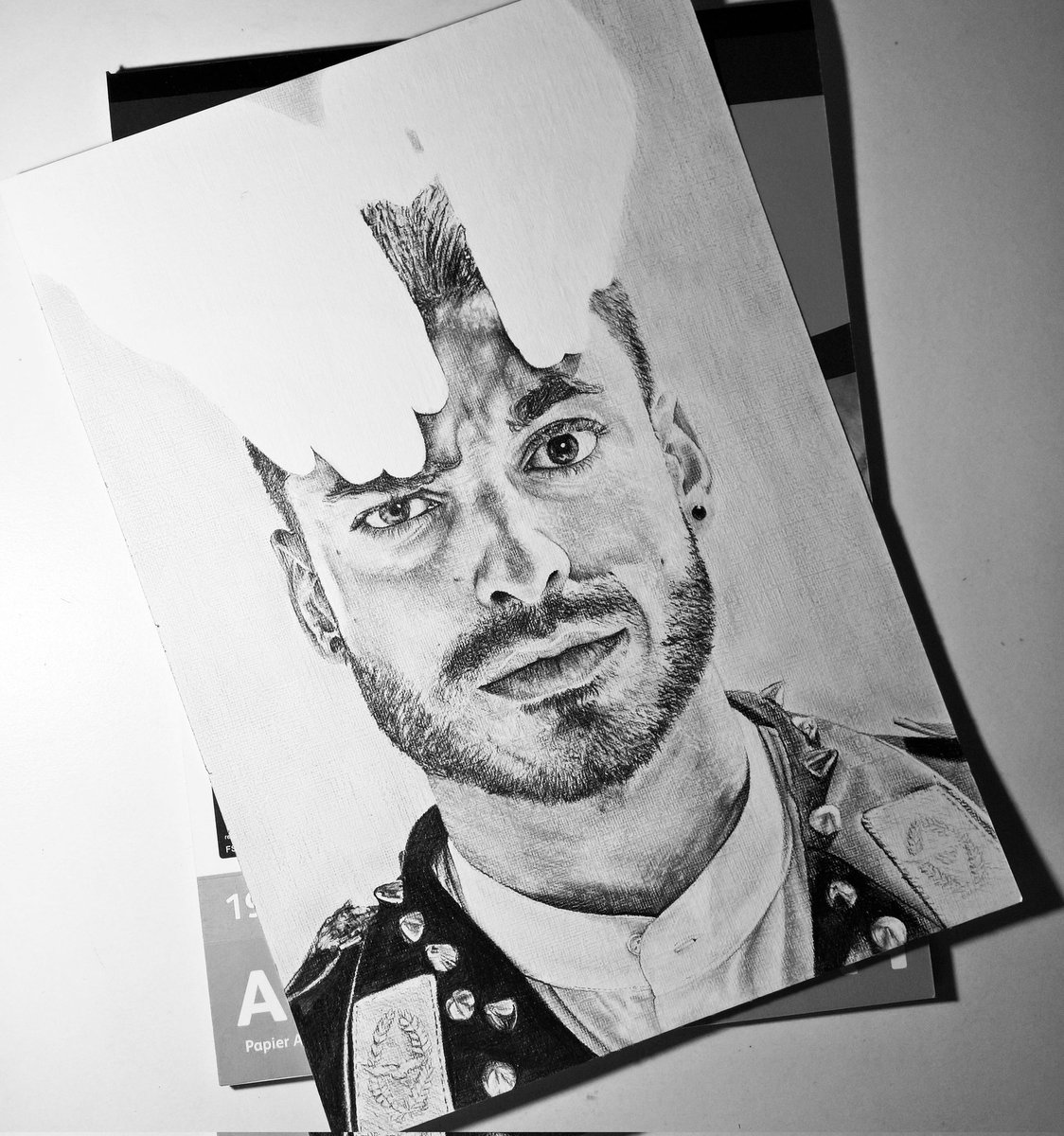 klainesarfati's tweet photo. Still in love with both drawings of @JadeHassoune from 2017. 

When I started university my art (medium/style/subject matter) changed a lot. Sometimes it amazes me what my teenage self was capable of creating. https://t.co/8fKNwWOCS1