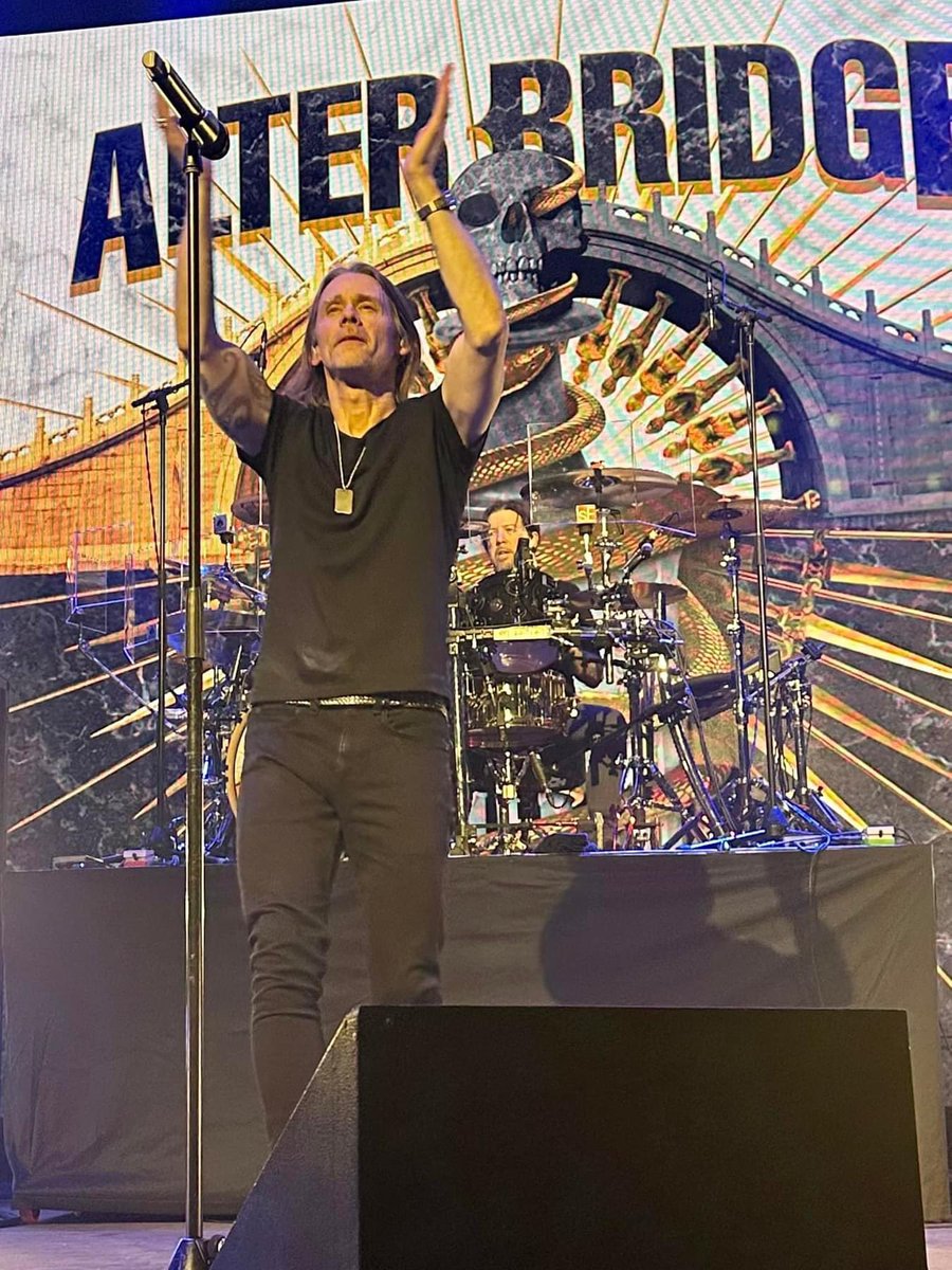 alterbridge's tweet photo. Thank you for a Sold Out concert last night, Toronto! We can’t wait to come back 🤘🤘 https://t.co/VSJtbmUp2o