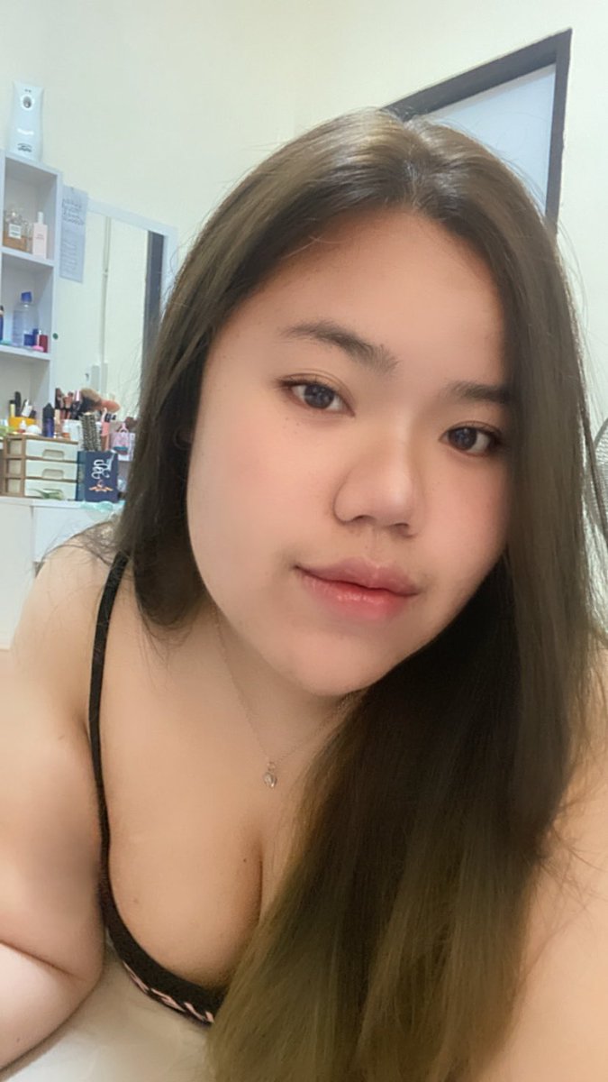 waraithip1's tweet photo. หัวก็หอม ที่นอนก็หอม เสียดายเจ้าของไม่มีคนหอมเลยอะ 🥹😅 https://t.co/2R7AAvrChP