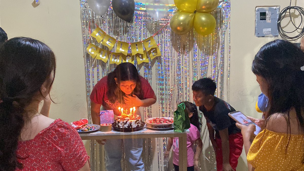 AnahiBenavidesL's tweet photo. Sorpresa de cumple para Anayari✨❤️ https://t.co/lcXLvLIhvs