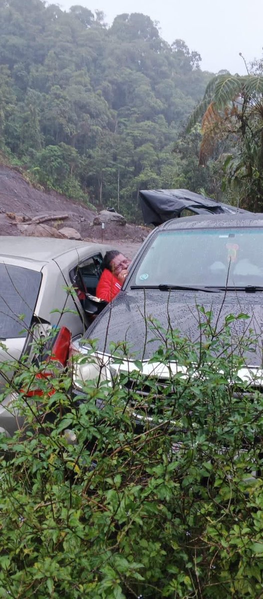 KonsueMieles's tweet photo. @dariovherrera @CompsCordova @AsambleaEcuador @Gobersucumbios @ecovision5 @GoberNapo @elcomerciocom @Primicias @eluniversocom @tctelevision @el_telegrafo Desde mayo del año 2021  la vía presenta Problemas hoy en la manana otro ser humano pierde su vida.  #Reventador  necesita atencion urgente . En buena hora mi sr. Ministro el 22 feb empiezan los trabajos🙏  . https://t.co/3ytnKIzNkH