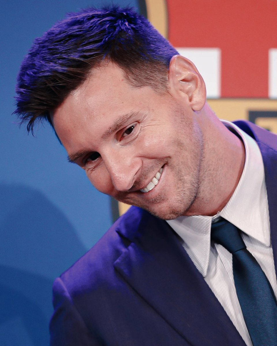 Kendi yaptığı 3.5 milyon Euro bağış üstüne Instagram'dan hem post, hem story atarak insanlarında bağış yapmasını istedi. 

Sonuna kadar seveceğim seni, sonuna kadar. ❤️