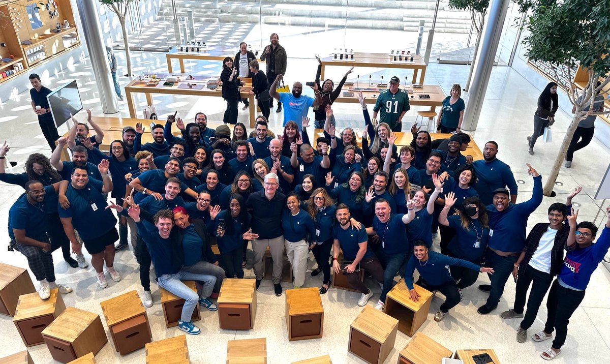 I loved spending part of Super Bowl weekend with one of the greatest teams in the country — the retail team at Apple Scottsdale Fashion Square!