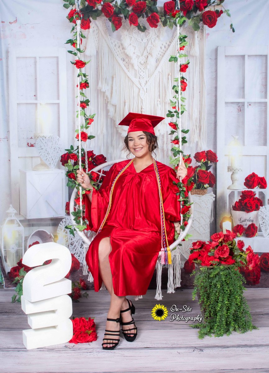 OnSitePhoto's tweet photo. Schedule your senior photos now https://t.co/gntzCYANDx indoor/outdoor 3 acre portrait studio https://t.co/d81vWO85fu
