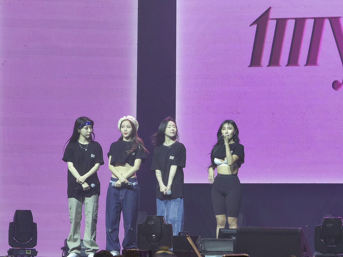 byuliemoon22's tweet photo. So happy to finally meet you Mamamoo. Thank you for the awesome performance tonight. 😘

#MAMAMOOinPH 
#MYCONinMNL https://t.co/zs3Xr9h7gf