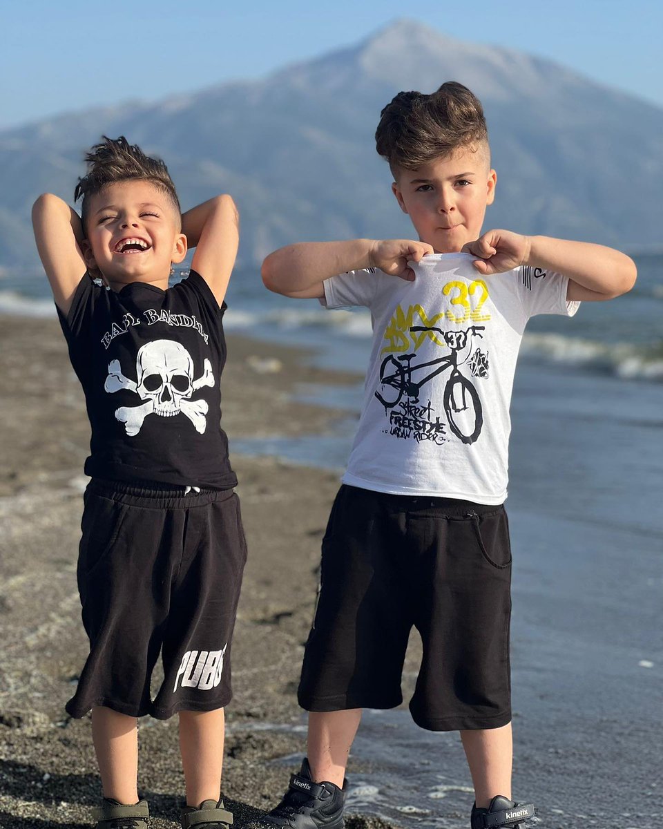 Zidane084's tweet image. 1- After a heart-wrenching wait of 160 hours, the news we feared the most was confirmed. Rescue teams pulled out the lifeless bodies of our friend Yaman, his wife, their three children, his brother, his parents, and numerous other relatives from the rubble in #Hatay, #Turkey.