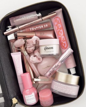 JyliLap's tweet photo. —makeup bag goodies https://t.co/lf2t0256M5