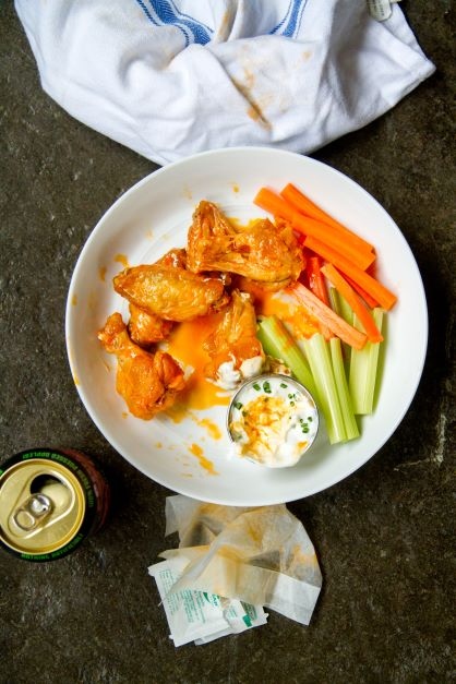 Happy game day! What's your favorite game day snack? We think the messier, the better!

Shop organic chicken party wings: bit.ly/2Z2CXJD
.
.
.
#chickenwing #partywing #gameday #gamedayfood #gamedaysnacks #superbowl #superbowlsunday #festive #festivefood #organicchicken