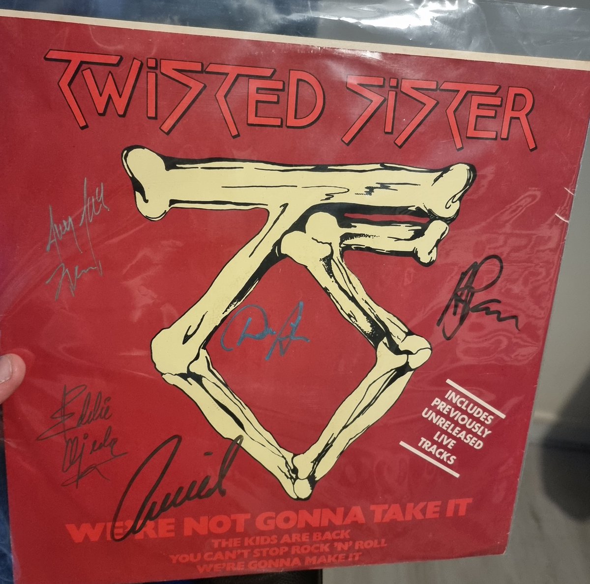 TRVlogger's tweet photo. Very grateful to now own this phenomenal record, signed by the legendary members of Twisted Sister. @deesnider @jayjayfrench @EddieOjeda @AnimalTactics #ajpero #twistedsister #record https://t.co/6oFBX3IgfS