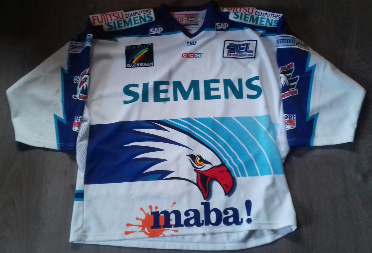 NostalgiaEagle's tweet photo. Der Platz im Schrank schrumpft: #Gameworn Adler Mannheim Jersey, getragen von Fabio Carciola in der letzten Friedrichspark-Saison 2004-05 (auswärts &amp; erste Heimspiele). Photomatched, schöne Wear, Fightstrap abgeschnitten. 2004-05 war Carciolas erfolgreichste Erstligasaison. https://t.co/hgGZ1EQxrO