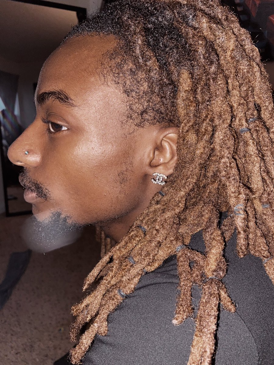 steezy_steezus's tweet photo. I love my @CHANEL earrings https://t.co/KM8iaORHUF