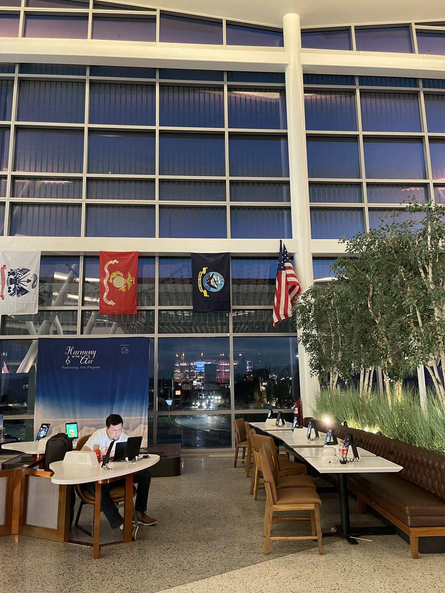steven1223's tweet photo. @iah Is the American flag suppose to hang that way? 🇺🇸 https://t.co/ntdO0c8Rmy
